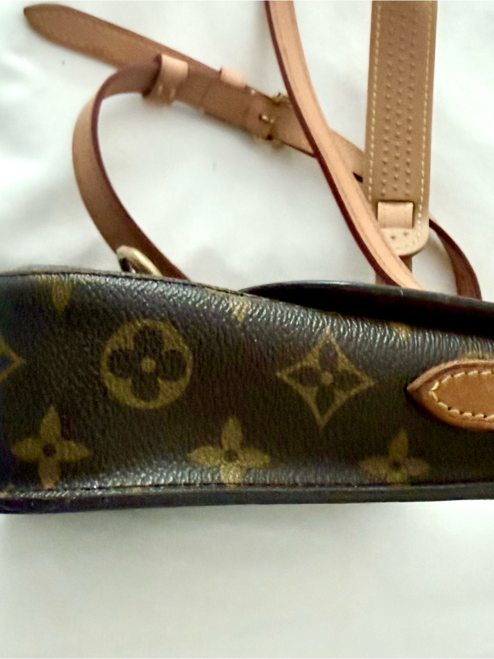 Vintage 1980 Louis Vuitton Monogram Saddle Crossbody with Vachetta Straps. - Picture 4 of 15